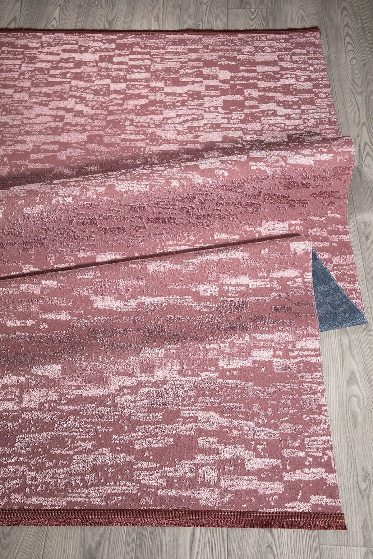 pembe-renkli-parlak-alti-kaymaz-yikanabilir-ince-hali-346-2.webp