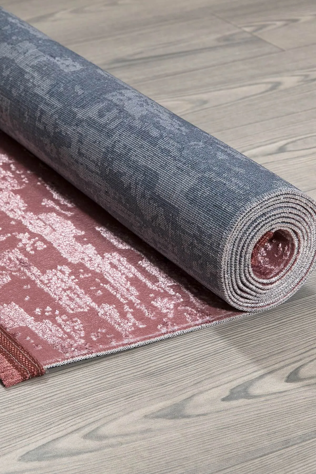 pembe-renkli-parlak-alti-kaymaz-yikanabilir-ince-hali-346-3.webp