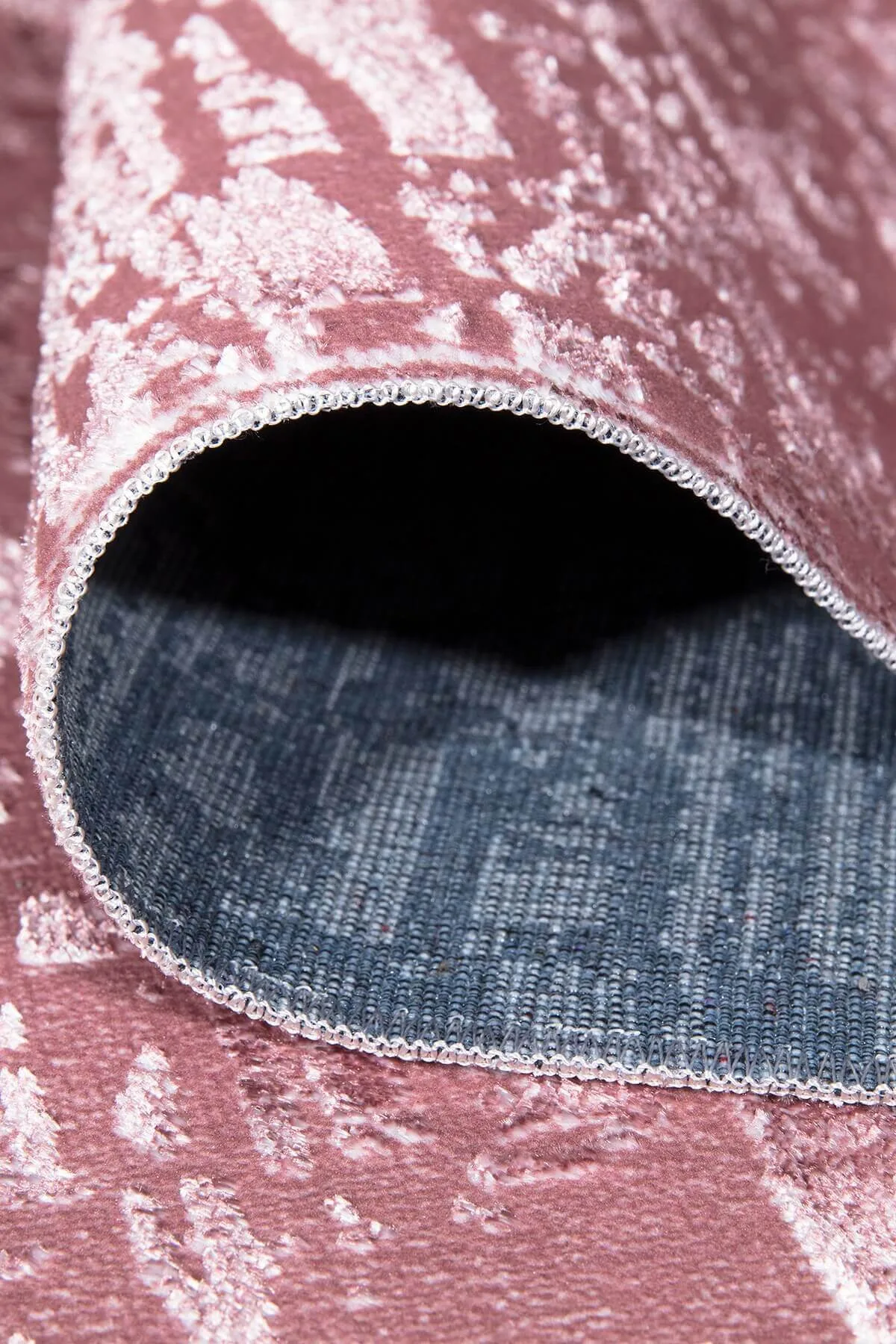 pembe-renkli-parlak-alti-kaymaz-yikanabilir-ince-hali-346-4.webp
